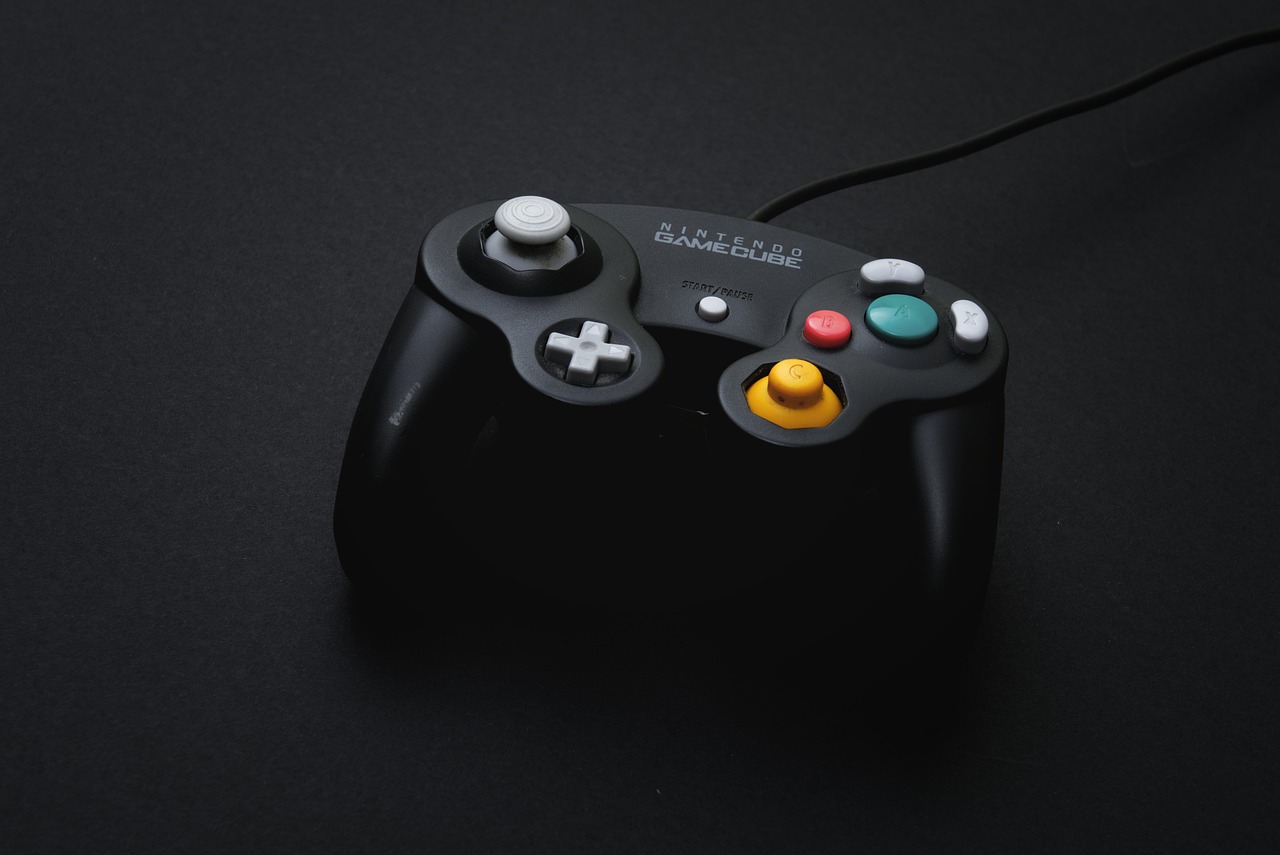 Best GameCube Controllers (2025): Wired, Wireless & Adapters for Switch/PC