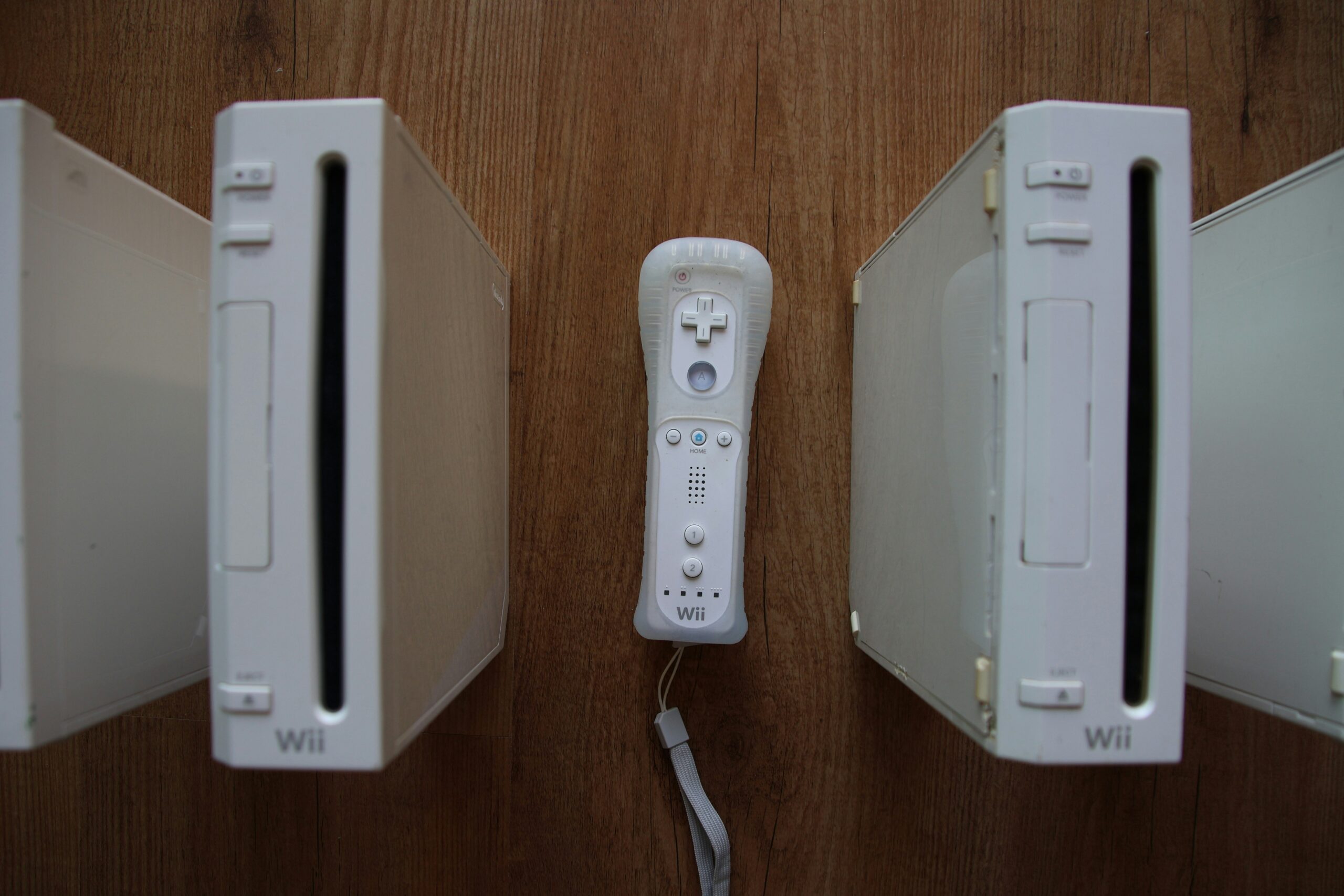 Best Wii Controllers (2025): Remotes, Nunchuks & Classic Controller Pro Alternatives